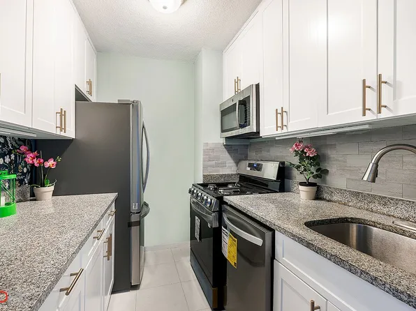 3960 54th St APT 8P, Flushing, NY 11377