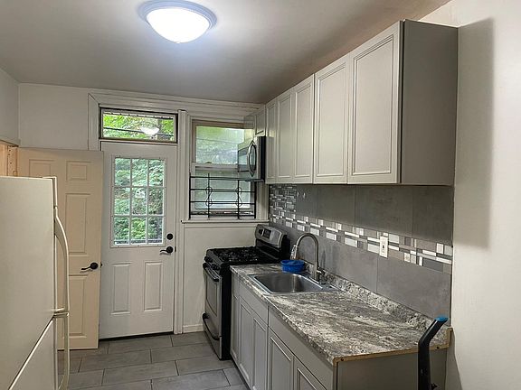 4th image of 5259 N Franklin St Floor 2