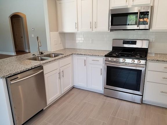 3rd image of 1193 Pershing St