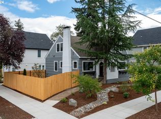 8404 NE Holladay St, Portland, OR 97220