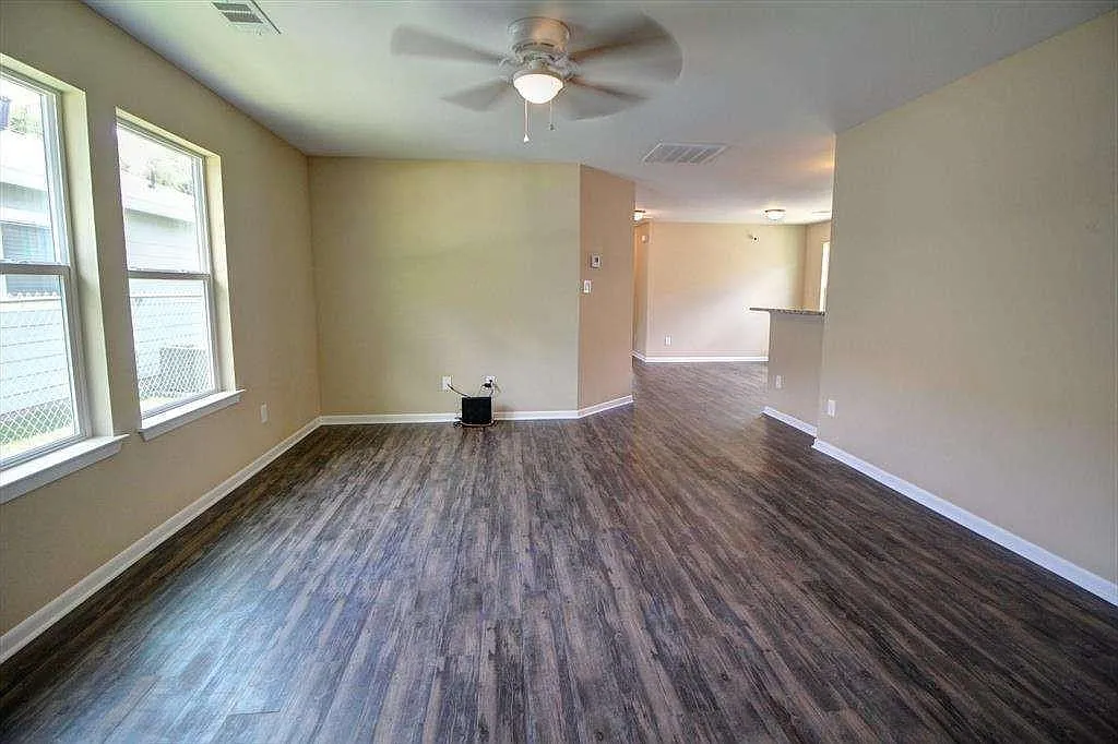3 bed, 2.0 bath, 1137 sqft, $1,675 — Photo 2