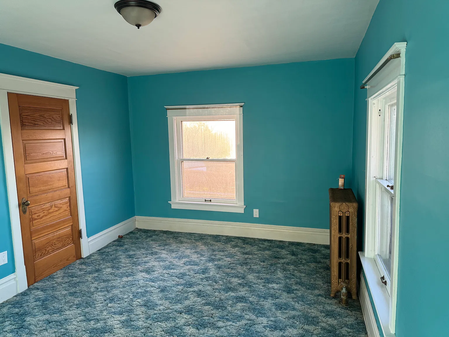 4 bed, 2400 sqft, $2,600 — Photo 2
