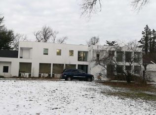 15 Rogers Rd, Great Neck, NY 11024