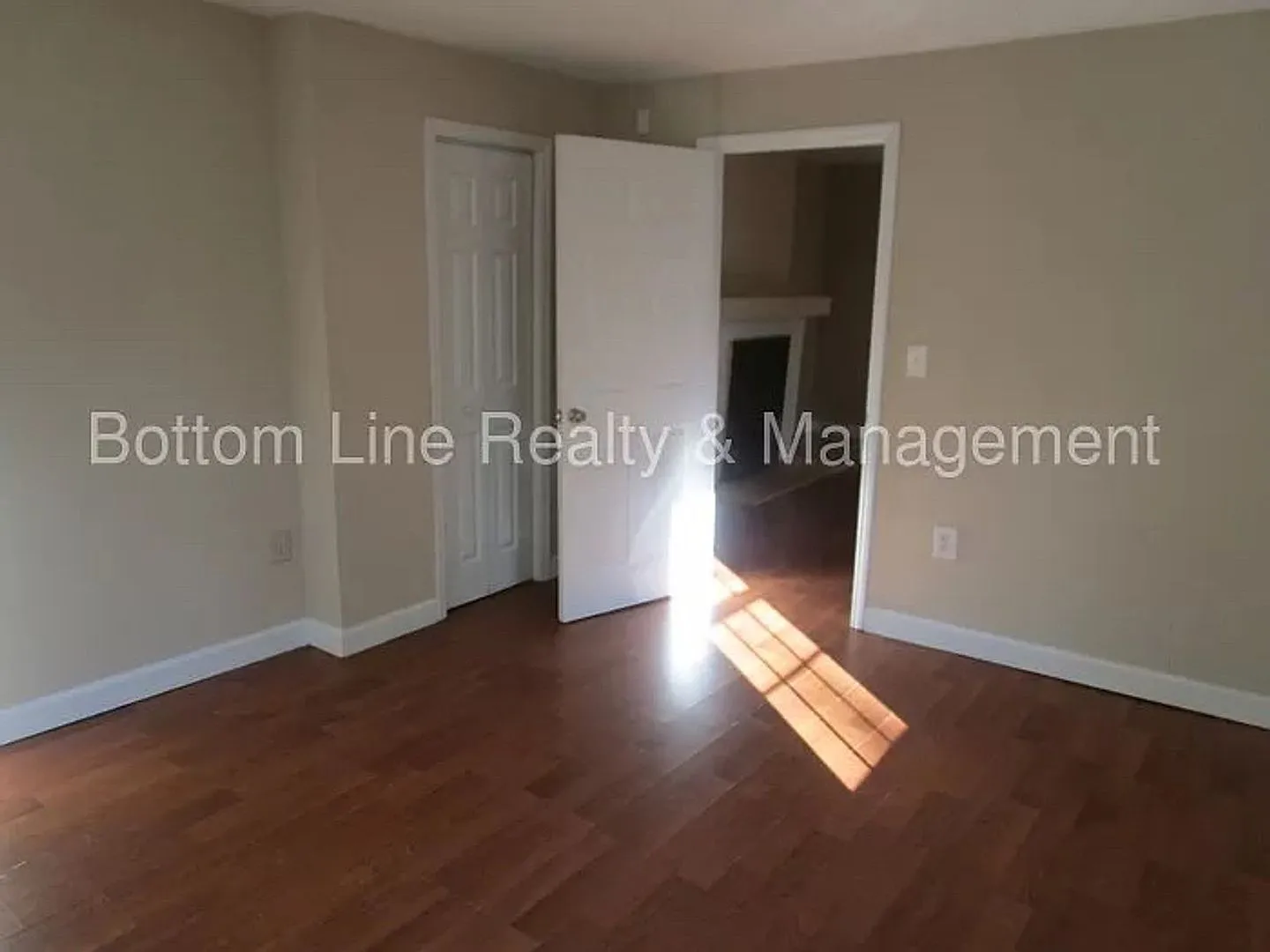 Room in 3 Bedroom Home at Plainview Rd — Photo 2