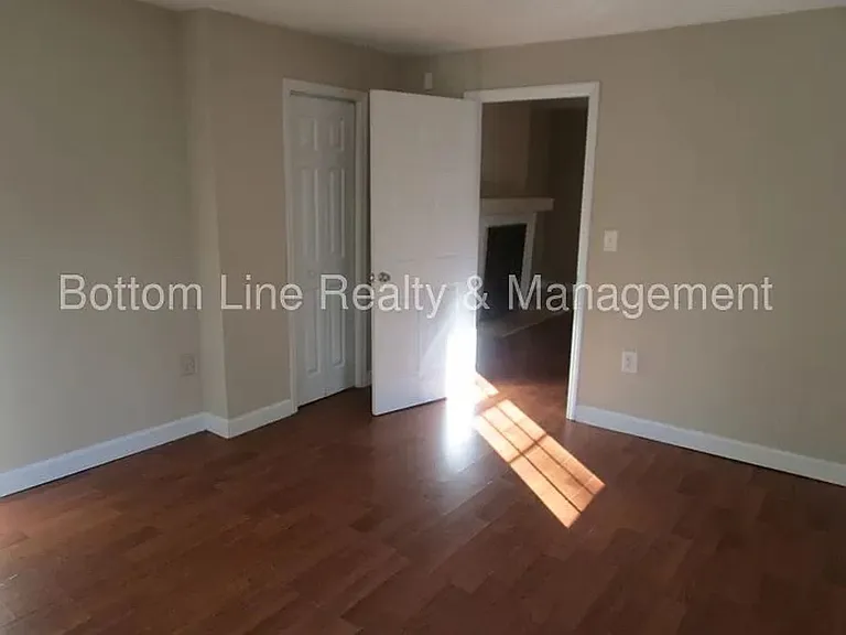 3912 Plainview Rd — Photo 2