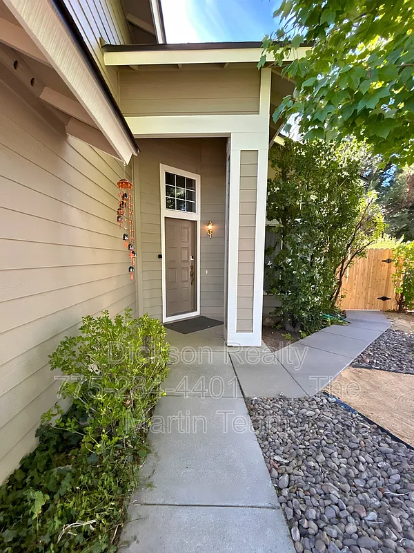 3 bed, 2.5 bath, 1607 sqft, $2,850 — Photo 2