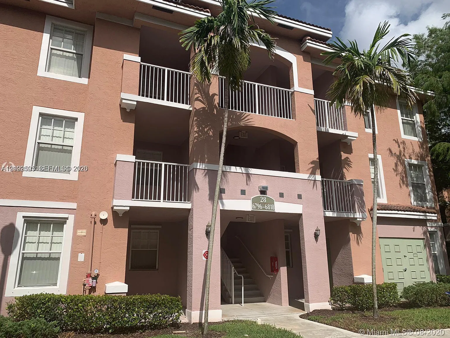 Cypress Pointe At Coral S — Photo 1
