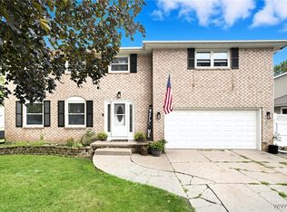 89 Park Lane Cir, Lockport, NY 14094