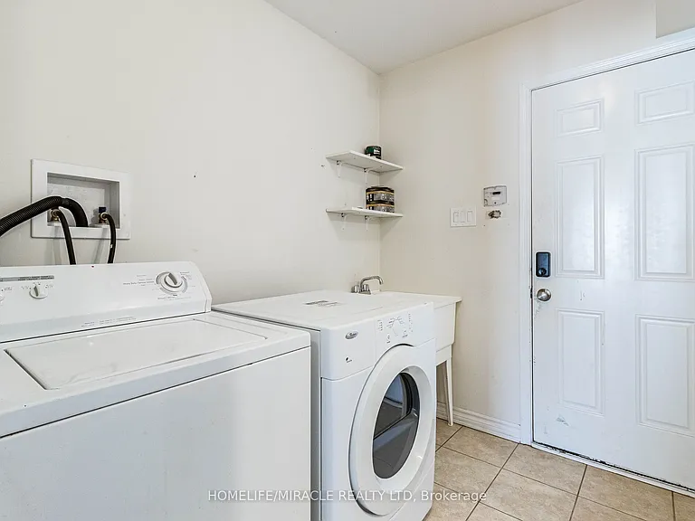 229 Remembrance Rd — Photo 7