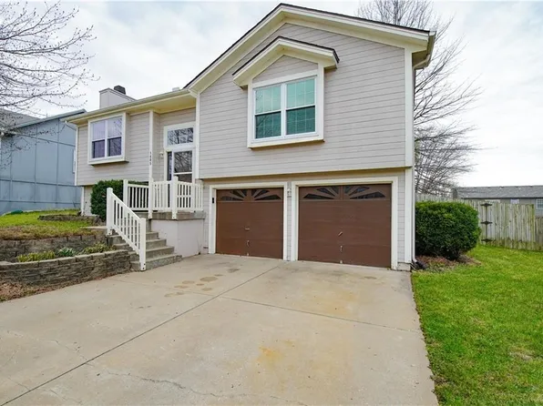 1405 Magnolia Dr, Greenwood, MO 64034