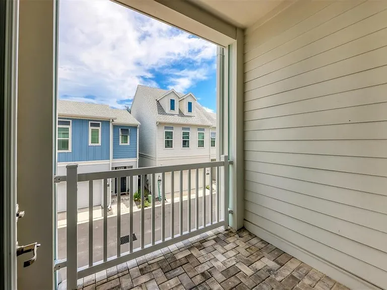 2329 Lindstrom St — Photo 26