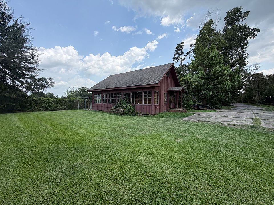 1st image of 3024 Henderson Bayou Rd