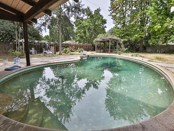 2nd image of 1489 Golf Club Ave