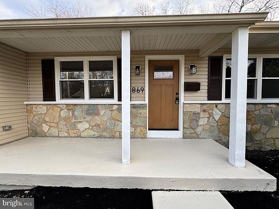 3rd image of 869 Whitman Dr