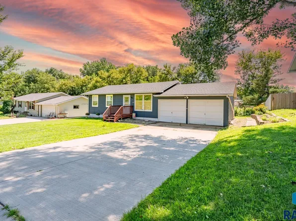 513 Superior Ave, Crooks, SD 57020