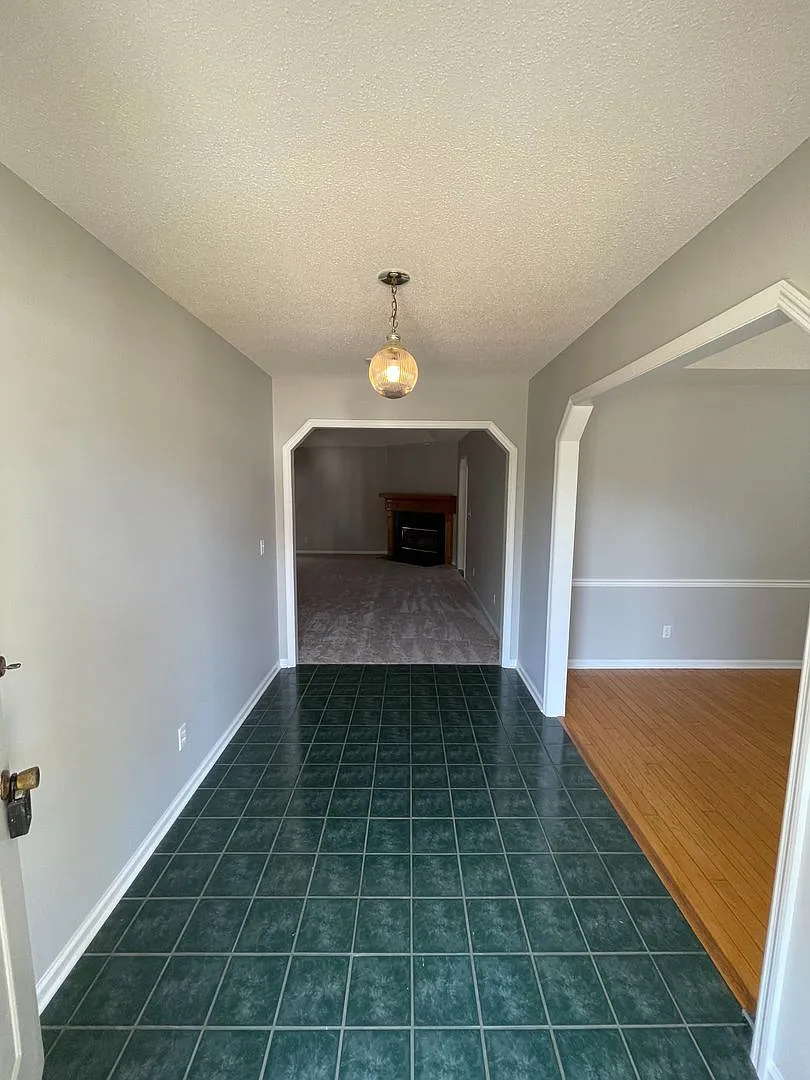 Oak Lake Estates - Pool w/Pool Care Included! NEW LVP!! — Photo 3