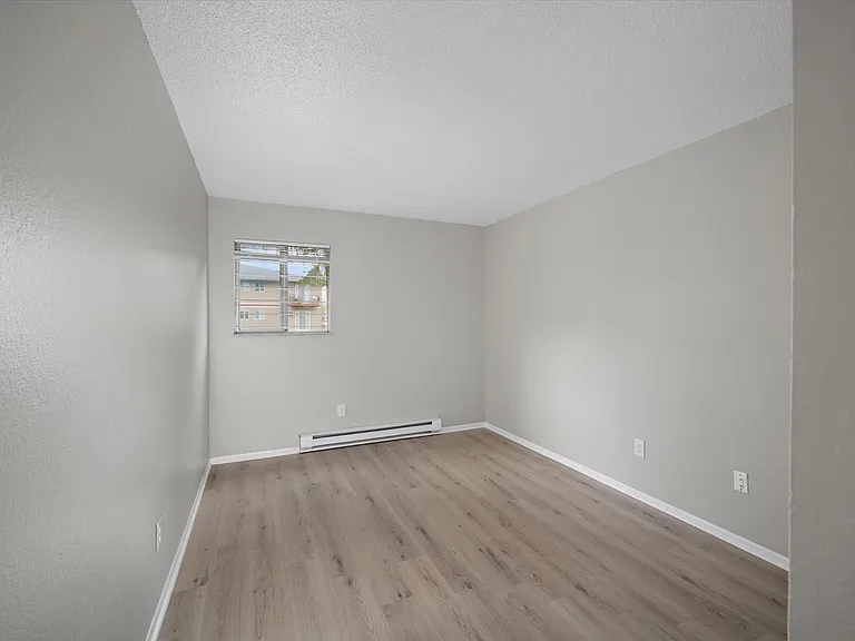 Toledo Circle Apartments — Photo 25