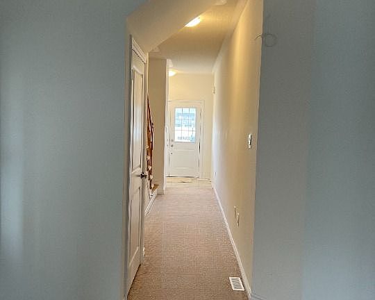 4th image of 178 Seeley Ave