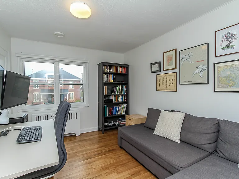 220 Cowley Ave — Photo 26