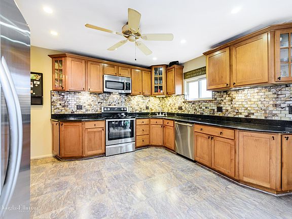 5th image of 1 Meadowlark Ln
