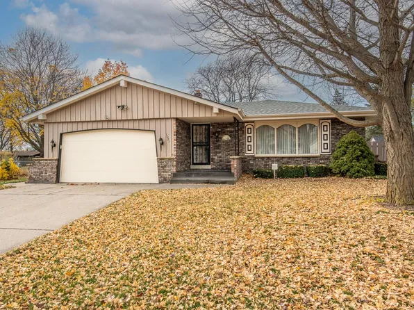 1021 West Wake Forest COURT, Oak Creek, WI 53154