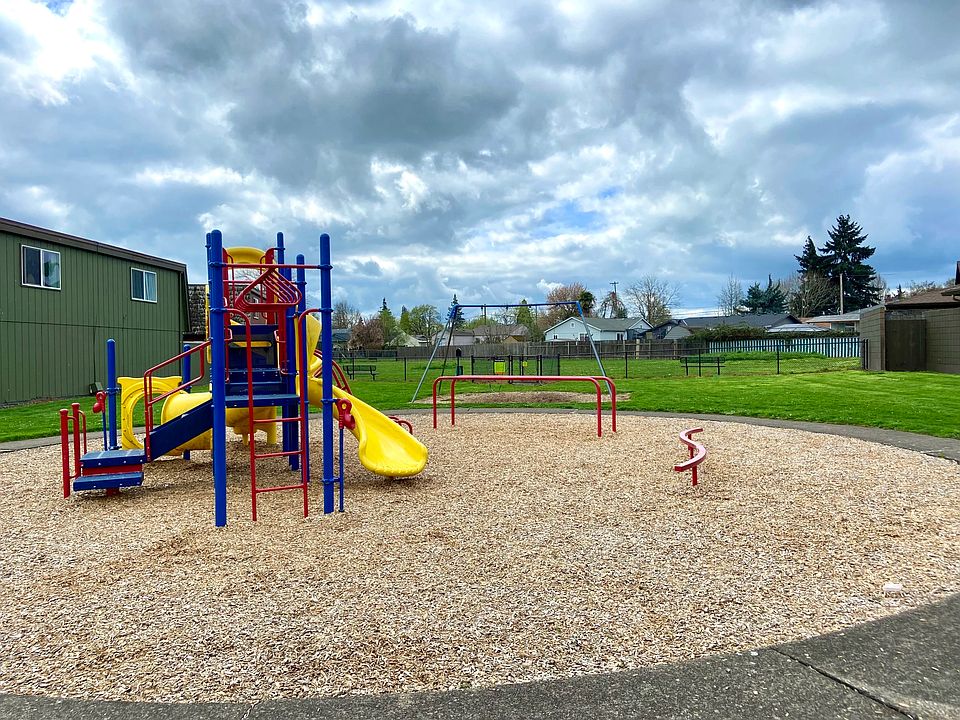 2nd image of 2060 Aspen Cir SE #2060
