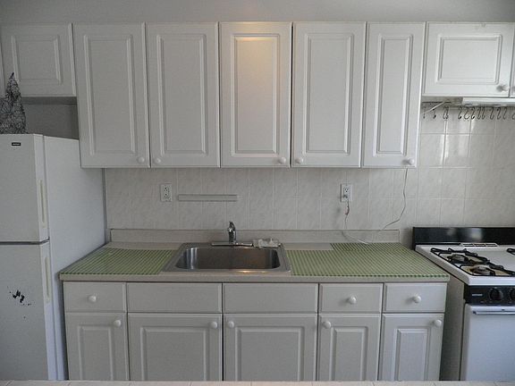 4th image of 3926 61st St