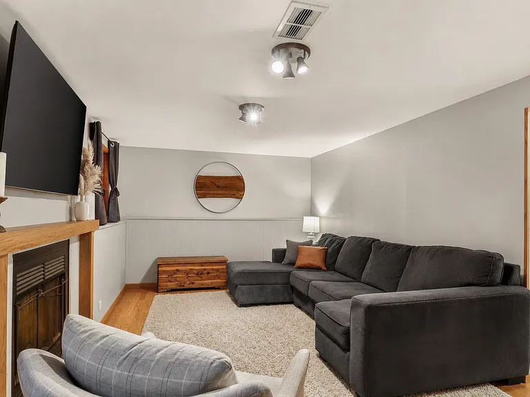 2579 King Dr — Photo 25