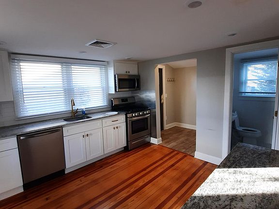 3rd image of 35 Irving Pl