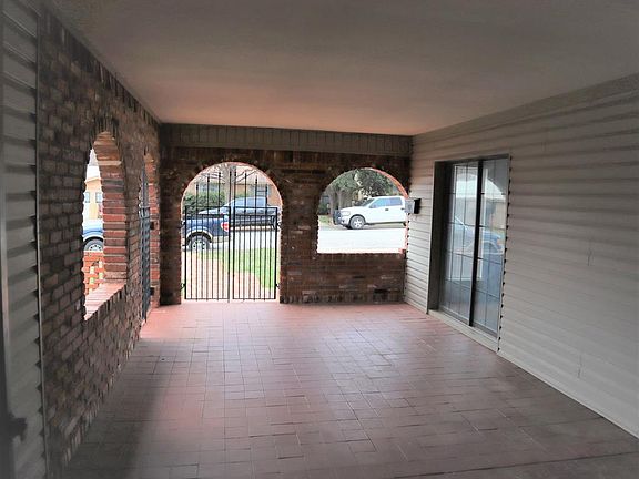5th image of 815 E Louisiana Ave