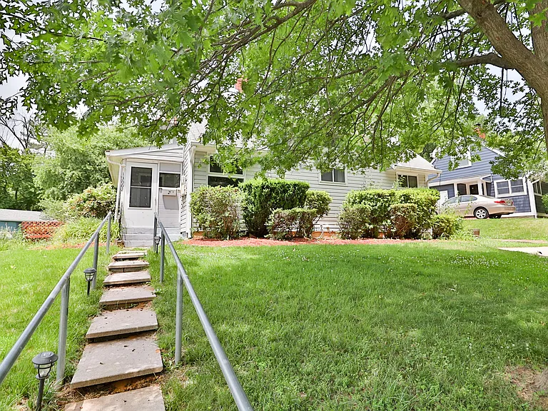 13002 Atlantic Ave — Photo 2