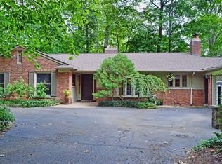 28270 Herndonwood Dr, Farmington Hills, MI