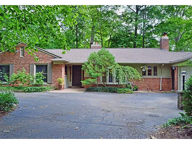 28270 Herndonwood Dr photo 1