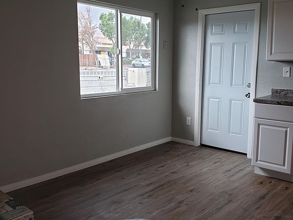 4th image of 16110 Ivy Ave APT A