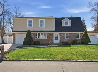 178 Geery Avenue, Holbrook, NY