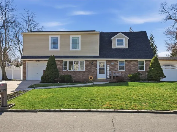 178 Geery Avenue, Holbrook, NY 11741