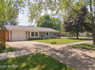 139 E Heatherlea Dr, Palatine, IL 60067