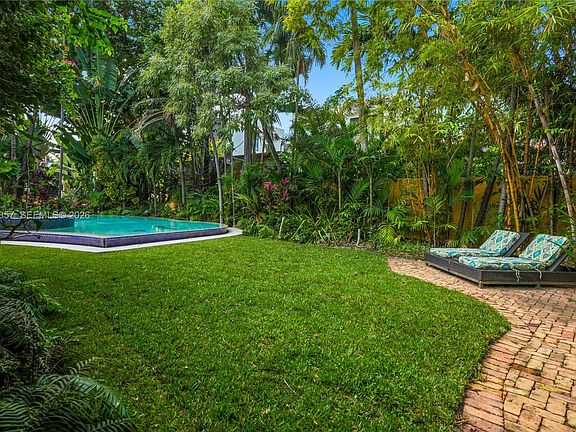 5th image of 2050 Alton Rd