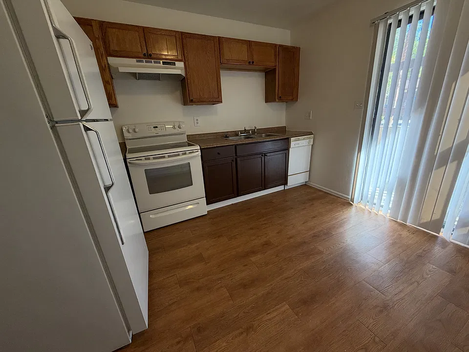 iCTH - 812-832 W 10th St - 826