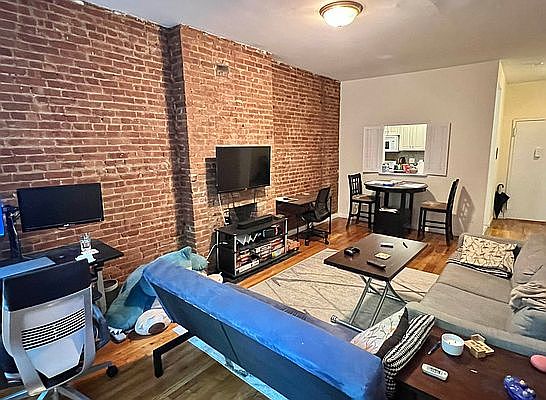4th image of 304 E 89th St APT 2B