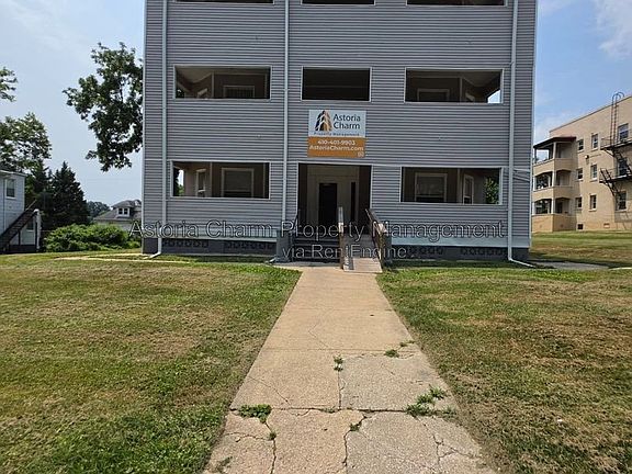 2nd image of 2206 Roslyn Ave #1