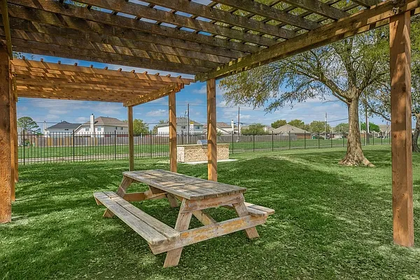 The Park on Burke Apartments — Photo 14