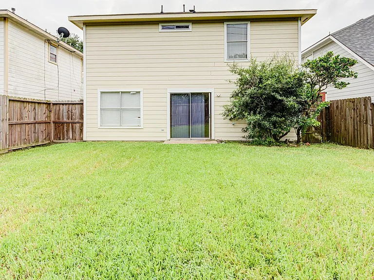 7322 Parkland Manor Dr — Photo 24