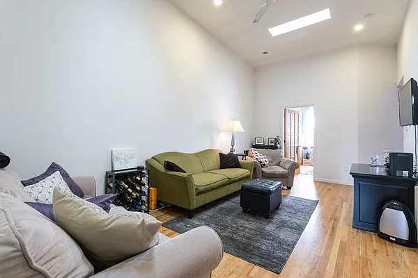 Rented by Dream Space Realty | media 27