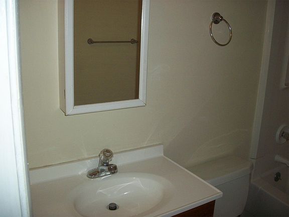 4th image of 1826 Hanover St