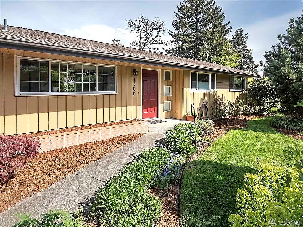 1500 Blaine Ave NE photo 1