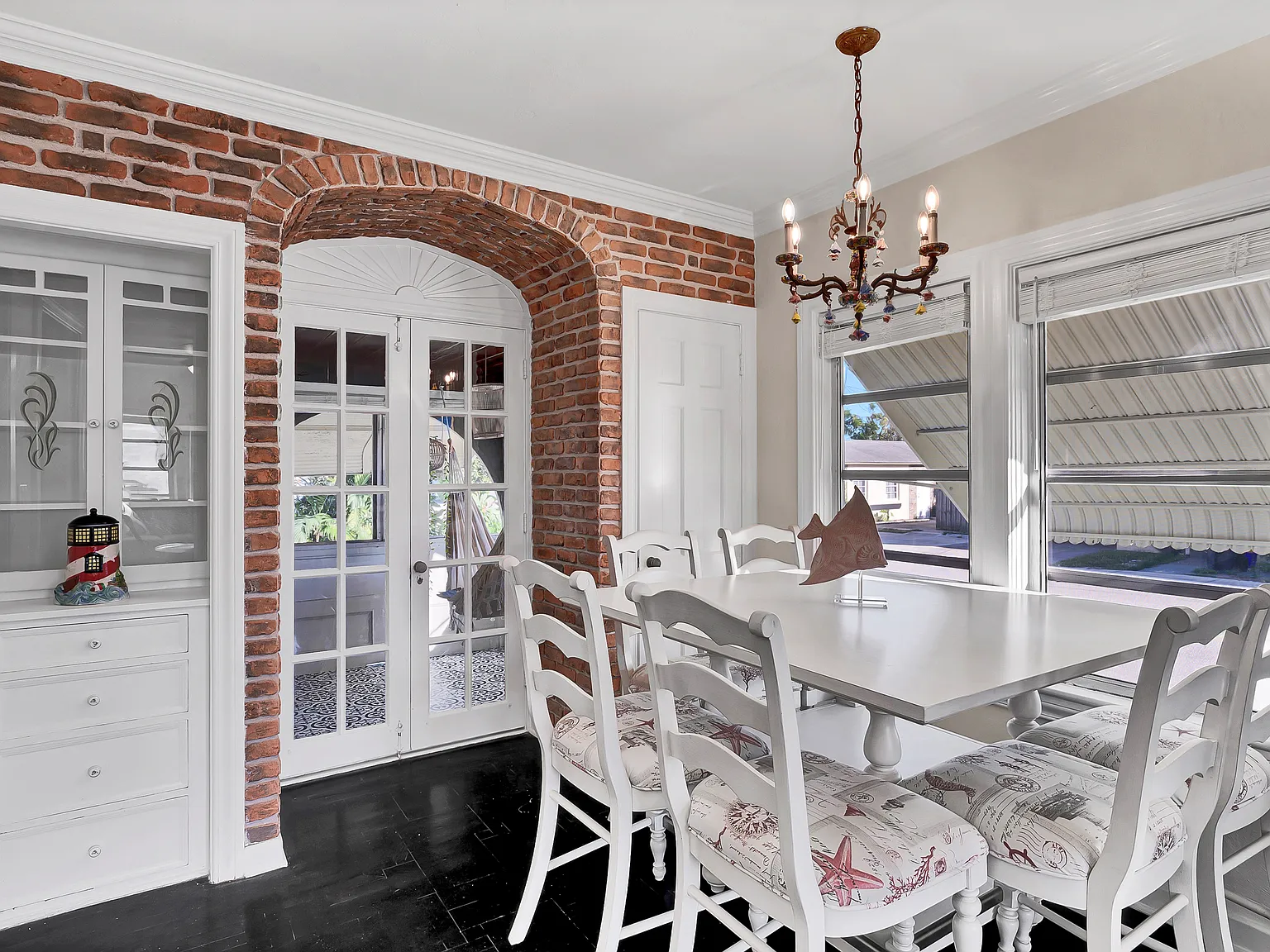 3 bed, 1.5 bath, 1648 sqft, $2,900 — Photo 3