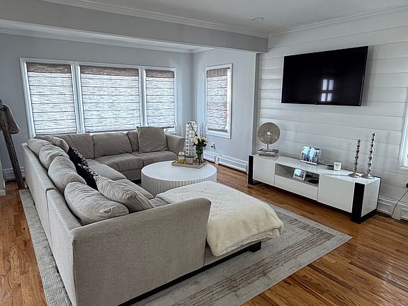 Spacious living room