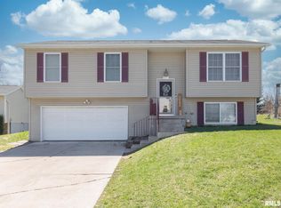 1510 Meadowbrook Ct, Davenport, IA 52804