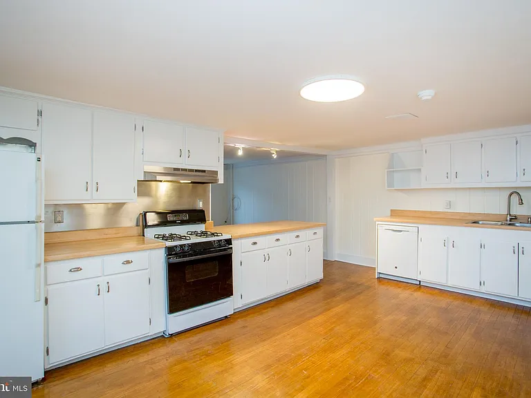 67 Ferry St — Photo 7